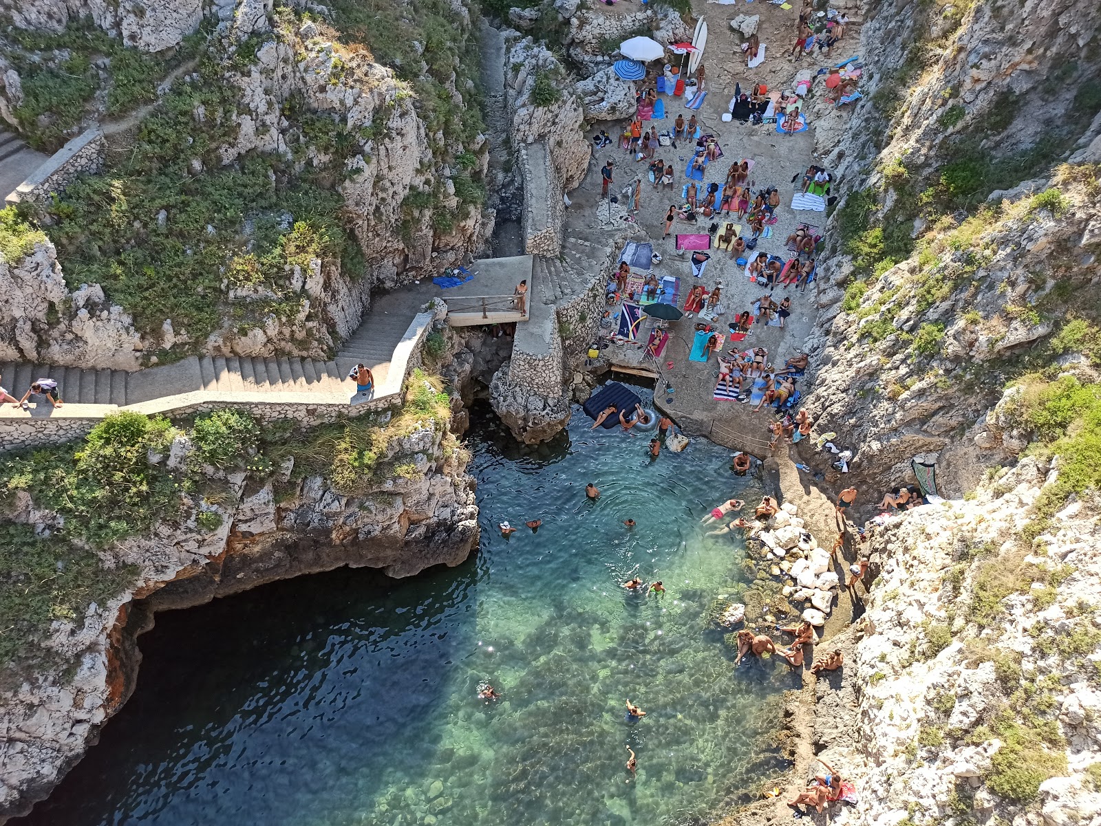 Foto von Spiaggia Il Ciolo mit rocky shore Oberfläche