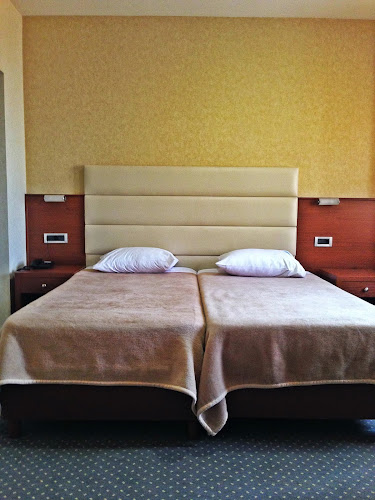 Δημόκριτου 5-7, Θήβα 322 00