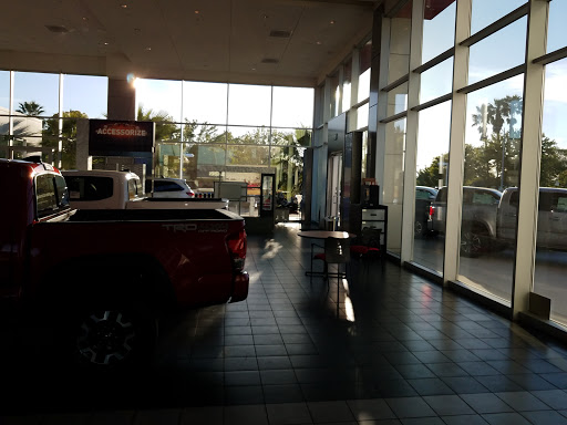 Toyota Dealer «Hanlees Davis Toyota», reviews and photos, 4202 Chiles Rd, Davis, CA 95616, USA