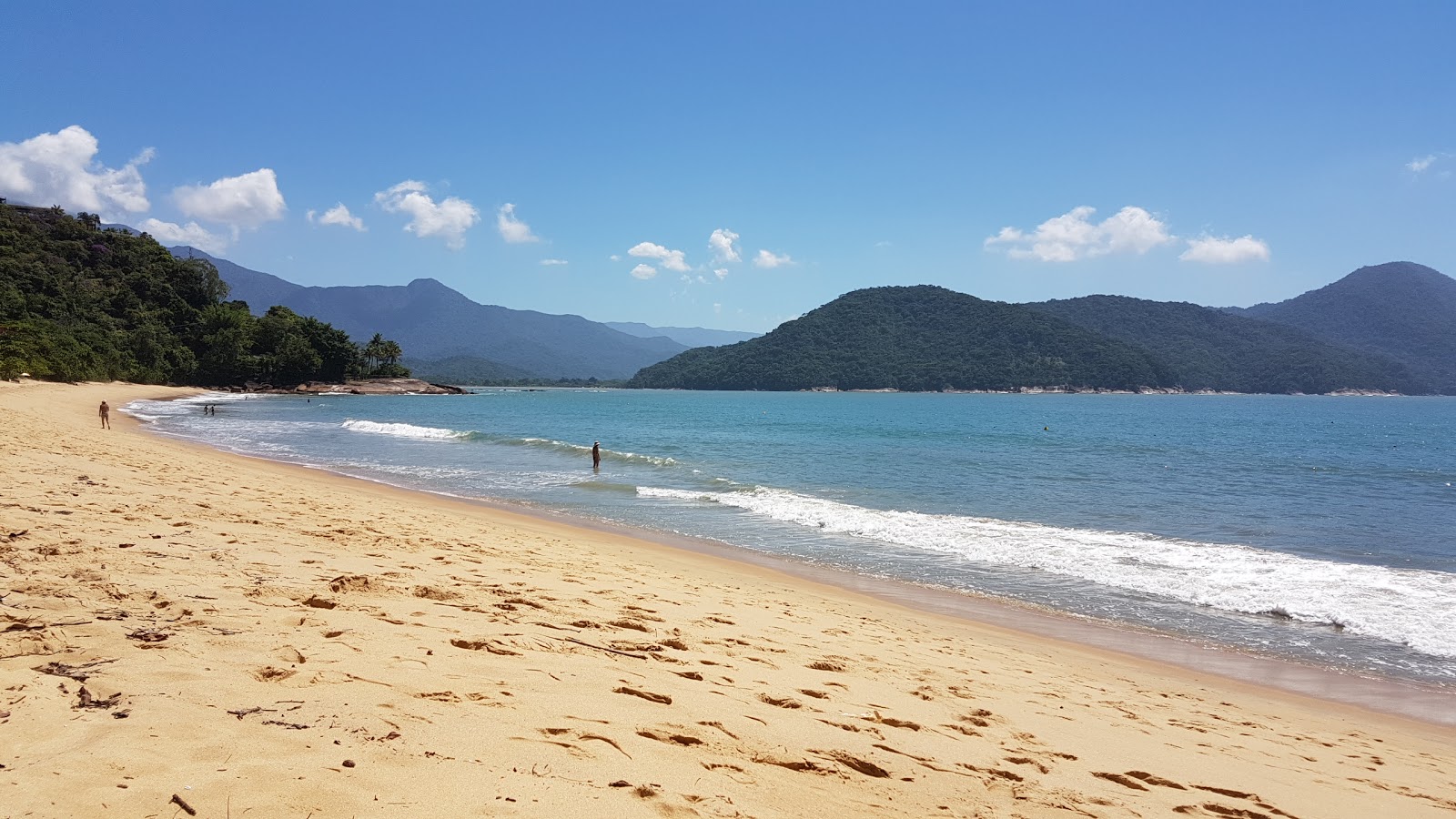 Valokuva Praia Brava do Sulista. pinnalla kirkas hiekka:n kanssa