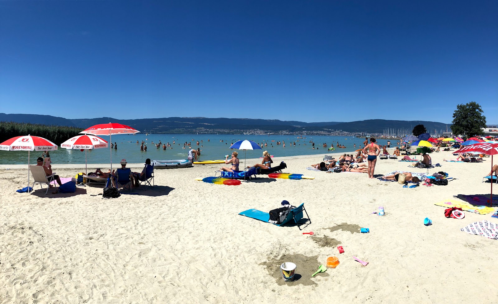Foto di Portalban Beach con una superficie del sabbia beige