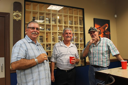 Cigar Shop «Smoke Inn Cigars, Vero Beach», reviews and photos, 514 21st St, Vero Beach, FL 32960, USA