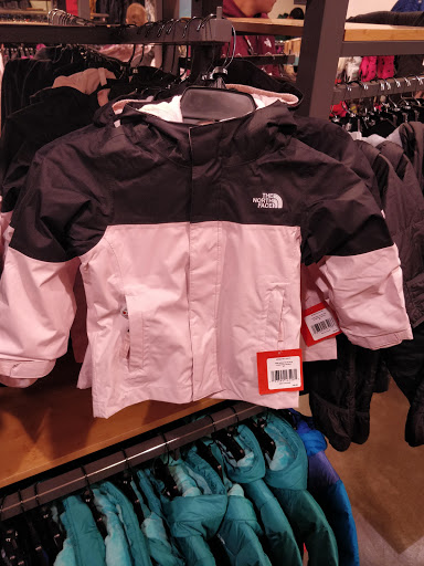 Clothing Store «The North Face», reviews and photos, 1001 N Arney Rd Ste 900, Woodburn, OR 97071, USA