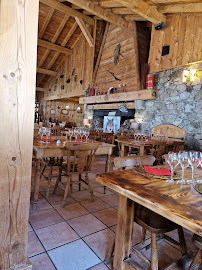 Atmosphère du Restaurant français Restaurant La Ferme des 3 Ours à Vallorcine - n°2