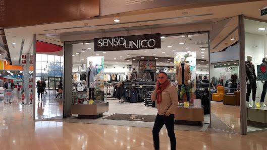 Senso Unico Centro Commerciale Mongolfiera, Via per Montemesola, km 10, 74123 Taranto TA, Italia
