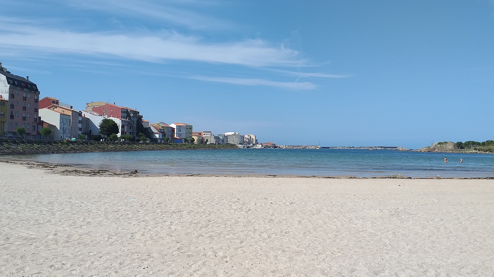 Foto di Praia de Camelle con una superficie del sabbia beige