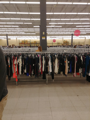 Discount Store «Discount Fashion Warehouse Northland», reviews and photos, 2727 Northland Plaza Dr, Columbus, OH 43231, USA