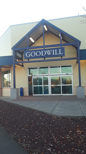 Thrift Store «Goodwill Outlet», reviews and photos, 3235 Portland Rd NE, Salem, OR 97301, USA