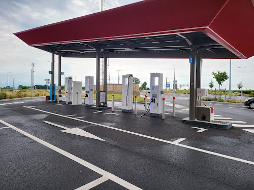Borne de recharge de véhicules électriques TotalEnergies Station de recharge Bosgouet