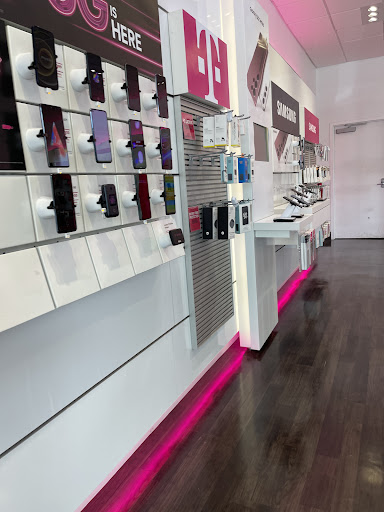Cell Phone Store «T-Mobile», reviews and photos, 704 Trosper Rd SW #126, Tumwater, WA 98512, USA