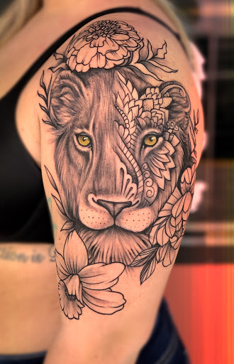 Explore around the knee tattoo ideas, creative tattoo ideas in Macon, available at Barefoot Ink