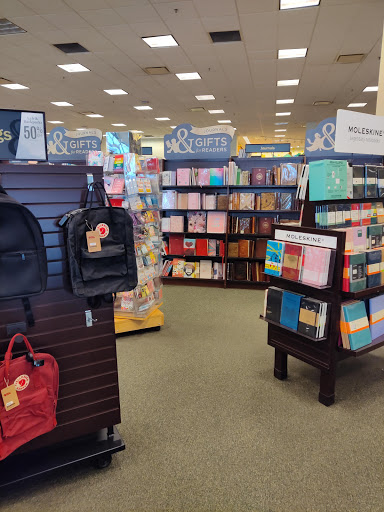 Book Store «Barnes & Noble», reviews and photos, 1738 Hill Rd N, Pickerington, OH 43147, USA