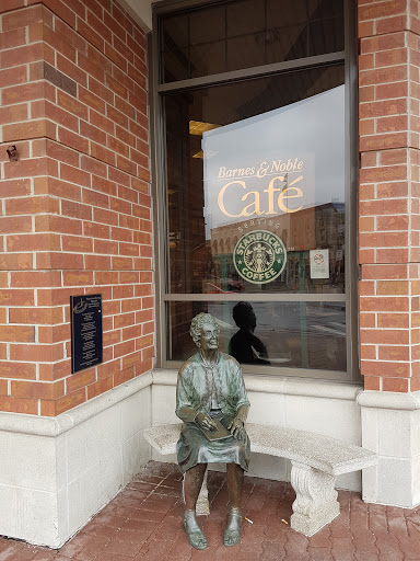 Book Store «Barnes & Noble», reviews and photos, 47 E Chicago Ave, Naperville, IL 60540, USA