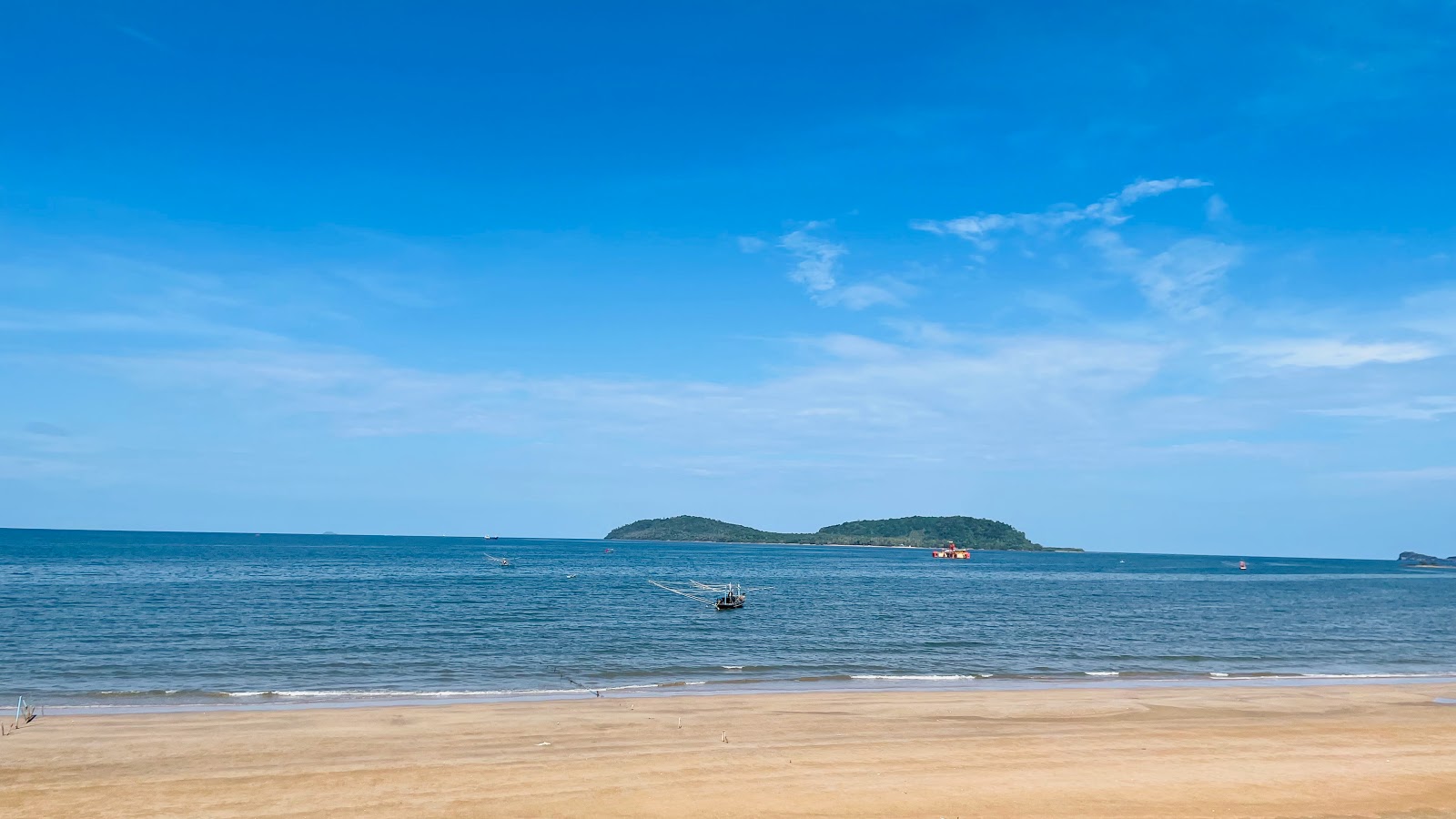Foto van Pharadonphap Beach met turquoise water oppervlakte