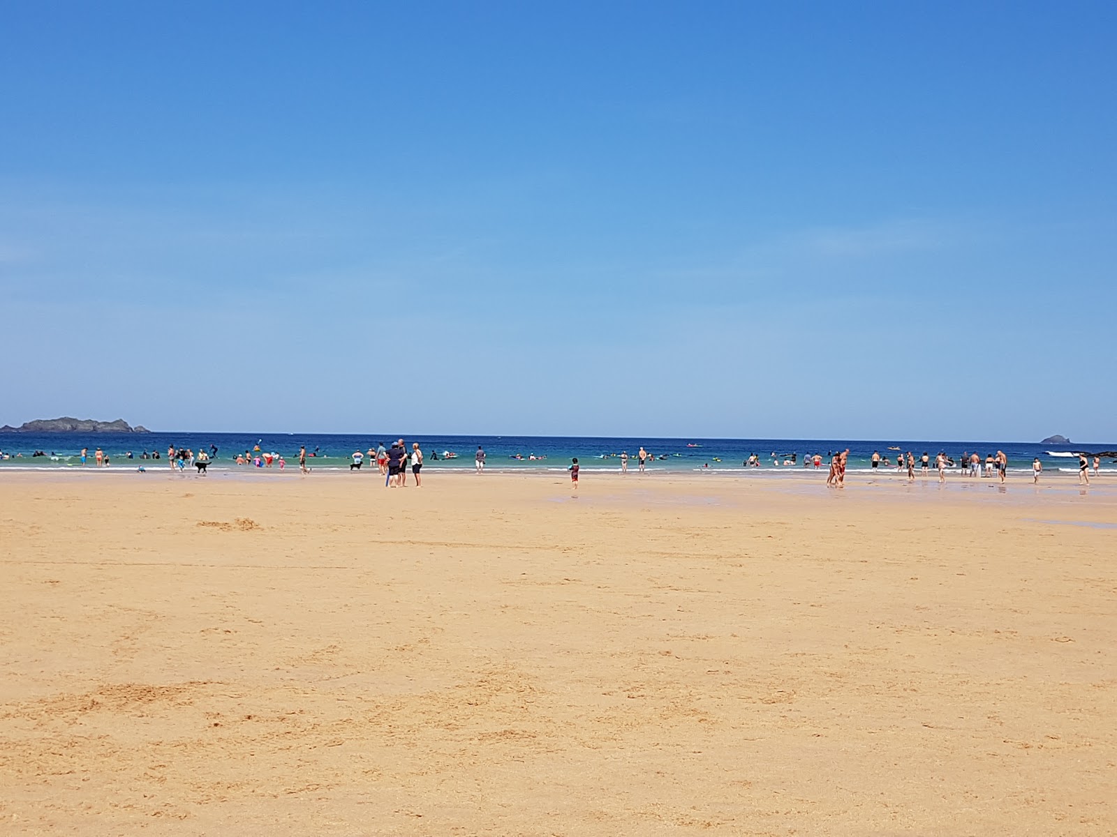 Foto van Harlyn Bay beach voorzieningenruimte