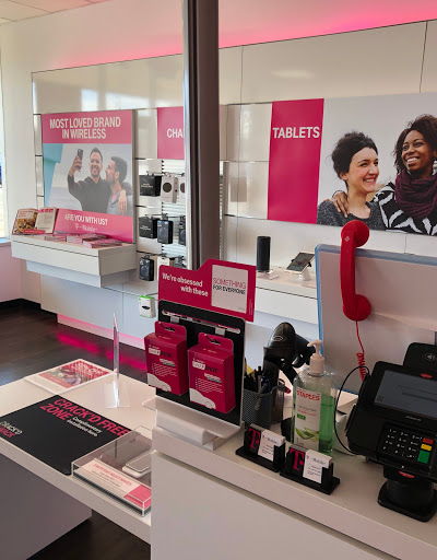 Cell Phone Store «T-Mobile», reviews and photos, 202 S Washington St, Oxford, MI 48371, USA