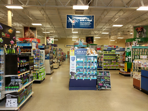Pet Supply Store «PetSmart», reviews and photos, 208 Mariner Way, Biddeford, ME 04005, USA
