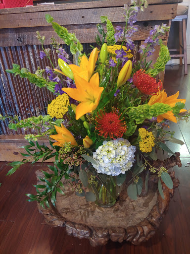 Florist «The Rustic Rose Flowers and Collectibles», reviews and photos, 220 W Main St, Williamsburg, OH 45176, USA