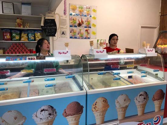 Comments and reviews of Original Pokeno Ice Cream & Coffee Shop