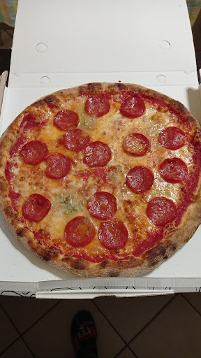 Il mago della pizza in Momo, Provincia di Novara