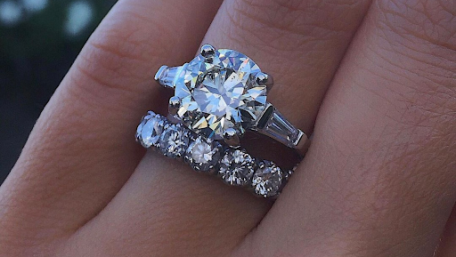 Jewelry Store «Jean Pierre Jewelers», reviews and photos, 21400 Ventura Blvd, Woodland Hills, CA 91364, USA