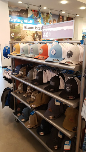 Sportswear Store «Columbia Sportswear Outlet Store», reviews and photos, 5885 Gulf Fwy #301, Texas City, TX 77591, USA