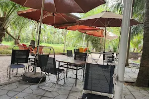 Café Sân Vườn - Làng Văn image
