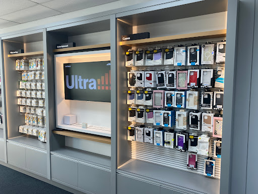 Cell Phone Store «Verizon Authorized Retailer - Wireless Zone», reviews and photos, 115 Elm St, Farmington, MN 55024, USA