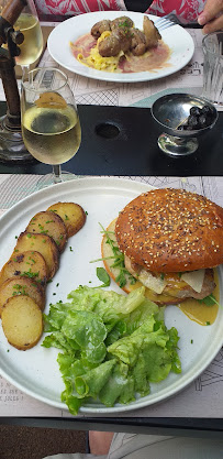 Hamburger du Restaurant Chez l'Oncle Jules à Cormatin - n°5