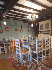 Atmosphère du Restaurant de cuisine traditionnelle Auberge Du Coq Pérouges à Pérouges - n°14