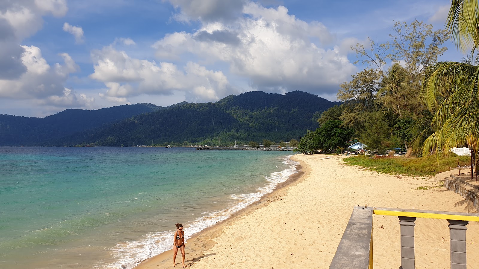 Foto von South bay Tioman mit beiger sand Oberfläche