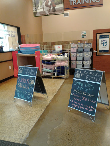 Pet Supply Store «PetSmart», reviews and photos, 2858 Willamette St, Eugene, OR 97405, USA