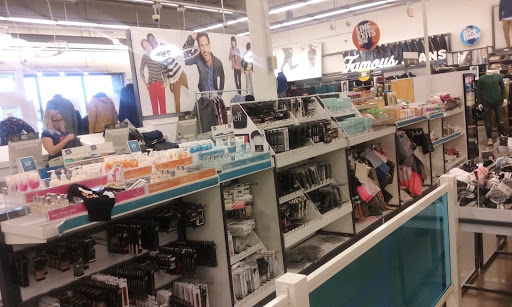 Clothing Store «Old Navy», reviews and photos, 2409 Taylor Park Dr, Reynoldsburg, OH 43068, USA