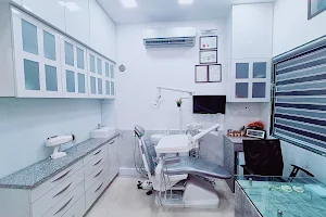 Dr. Niranjan Adhav (MDS) Prosthodontist & Implantologist | EVERYOUTH DENTAL | Dentist | Dental Clinic |Ghatkopar image
