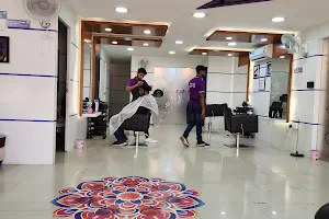 Naturals Unisex Salon image