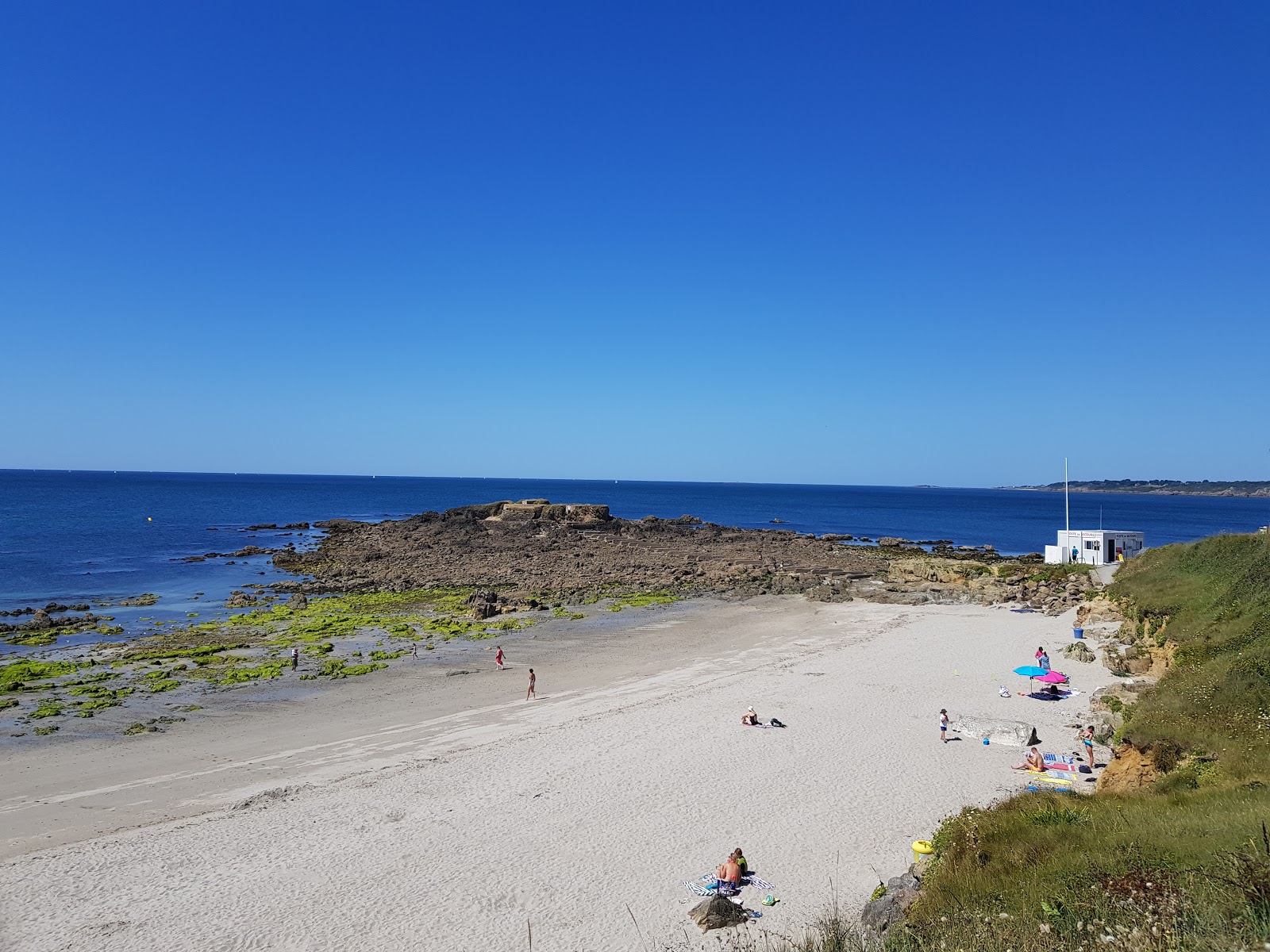 Plage de Trenez'in fotoğrafı geniş bir kıyı şeridi ile birlikte