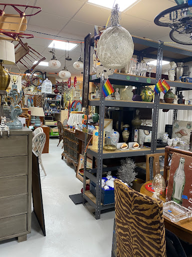 Thrift Store «OddBalls Nifty Thrift», reviews and photos, 530 NE 13th St, Fort Lauderdale, FL 33304, USA