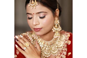 Aarti Makeup Artist image