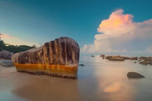 Pantai Batu Perahu Bangka Selatan image