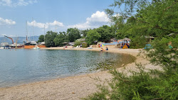 Slamni Beach'in fotoğrafı düz bir kıyı şeridi ile birlikte