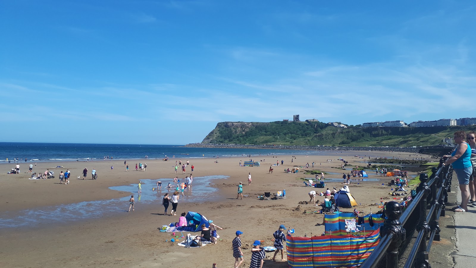 Foto van North Bay beach - populaire plek onder ontspanningskenners