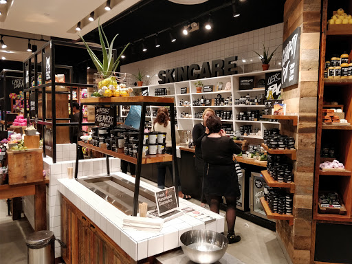 Cosmetics Store «LUSH Fresh Handmade Cosmetics», reviews and photos, 51 Oakbrook Center, Oak Brook, IL 60523, USA