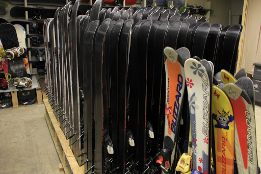 Snowboard Shop «Peak Ski & Snowboard Center», reviews and photos, 640 Center Rd, Pittsburgh, PA 15239, USA