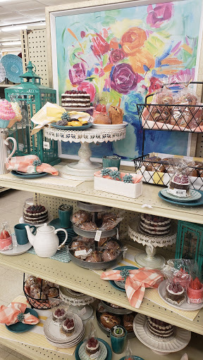 Home Goods Store «Trees n Trends - Bowling Green, KY», reviews and photos, 1555 Campbell Ln, Bowling Green, KY 42104, USA