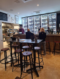 Atmosphère du Rouge, Restaurant - Bar à vin à Nice - n°12