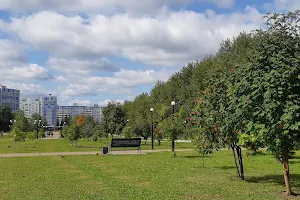 Park Neftekhimikov image