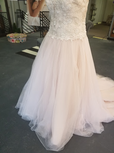 Bridal Shop «Divas Closet Bridal Boutique», reviews and photos, 1034 Merriam Ln, Kansas City, KS 66103, USA