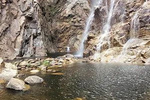 Cachoeira do Serrado image