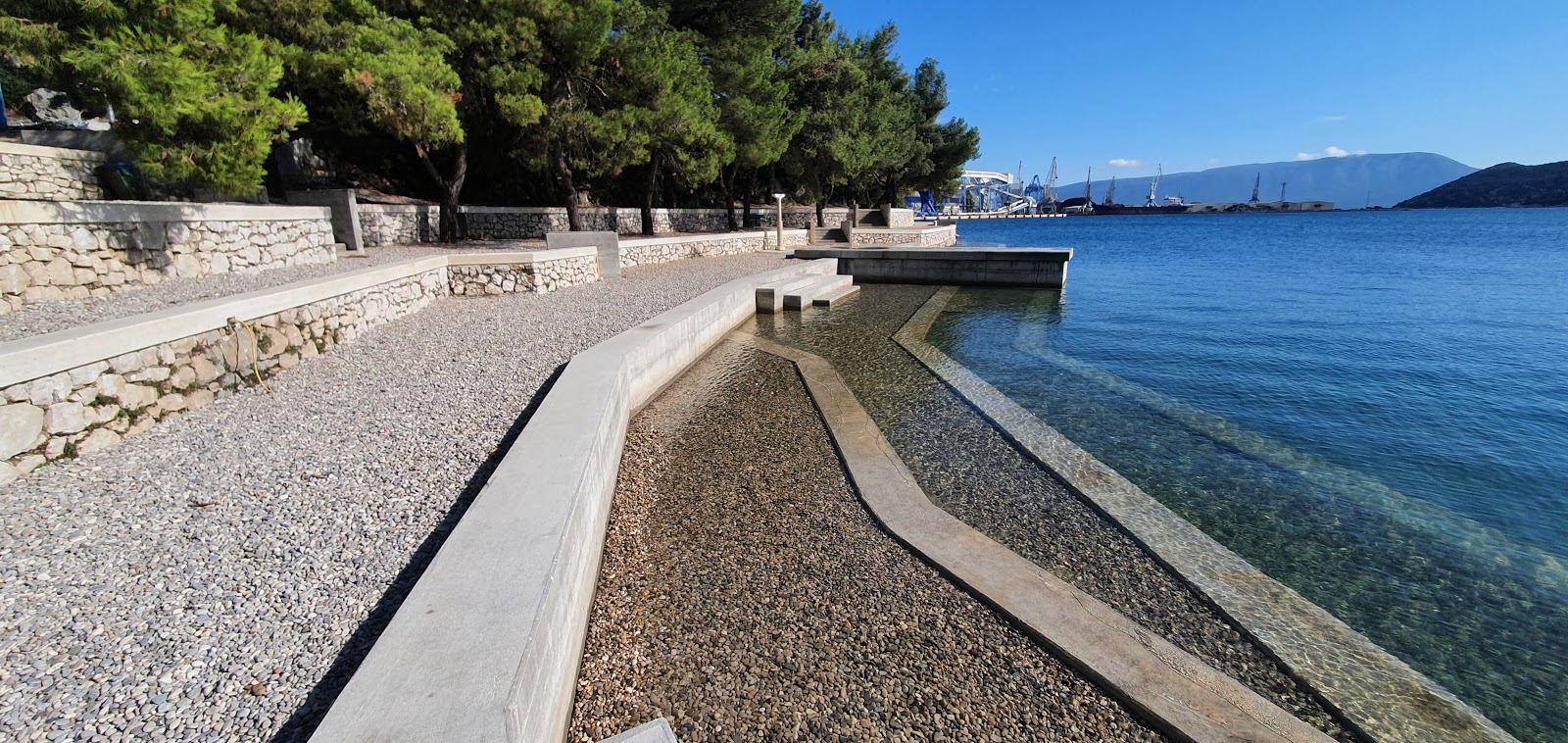 Fotografija Ploce beach z kratka ravna obala