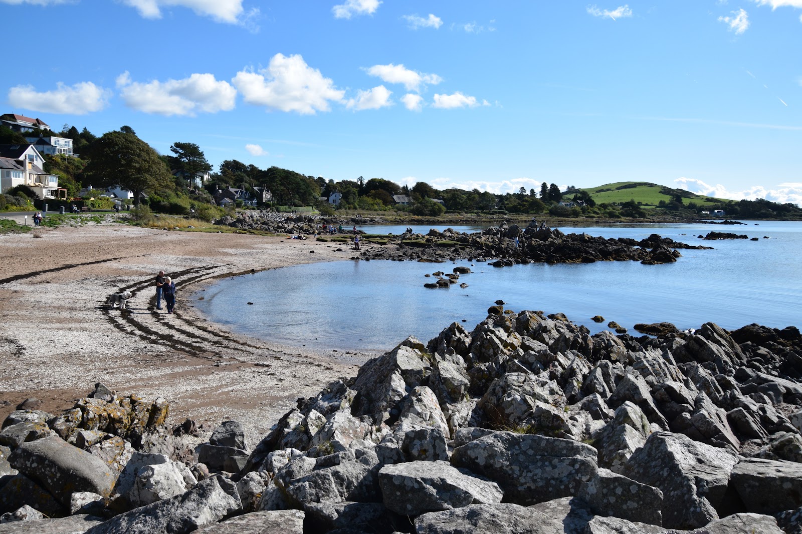 Foto af Rockcliffe Beach med let sand og småsten overflade